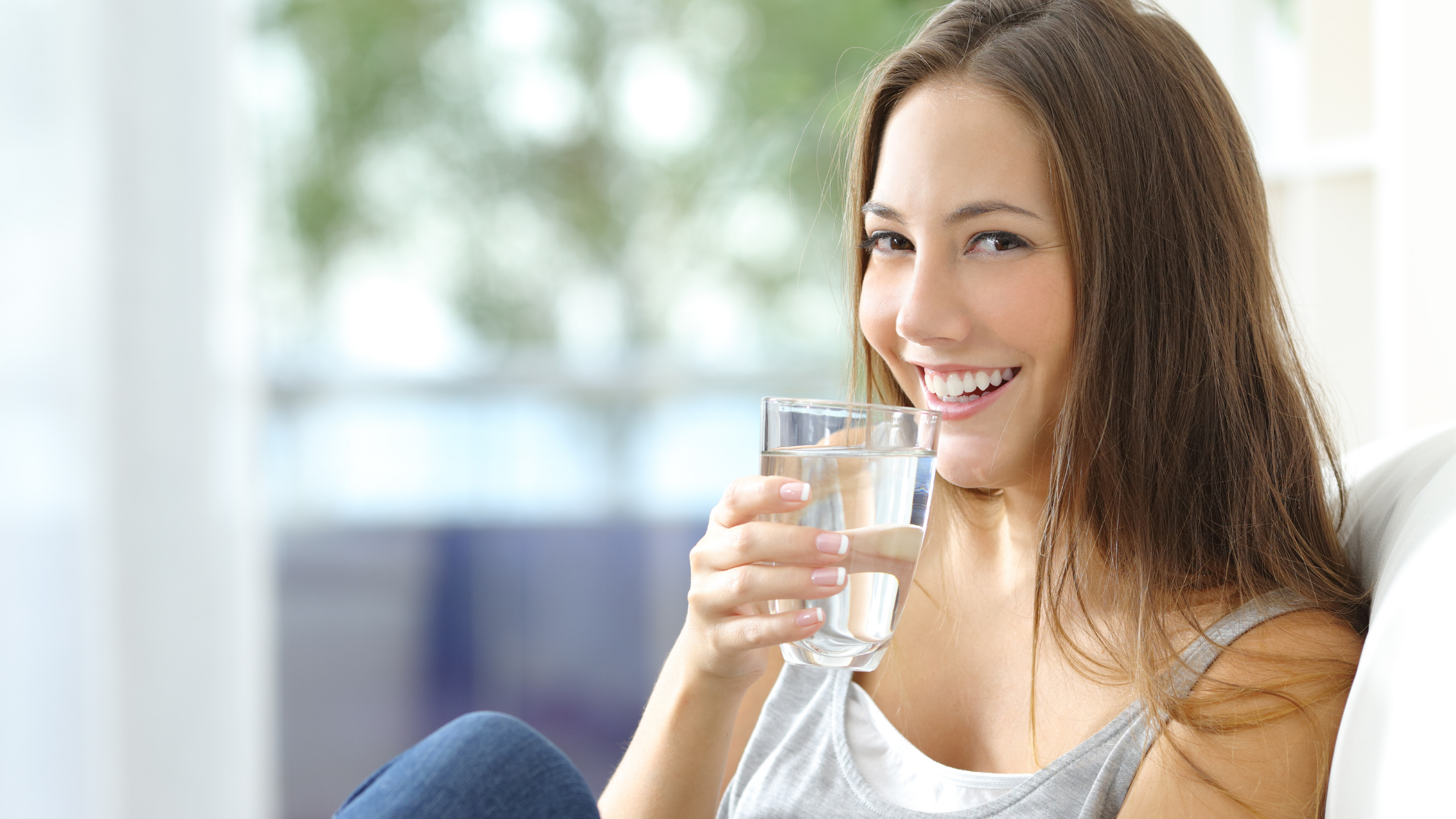 10 Benefits Of Drinking Water First Thing in The Morning